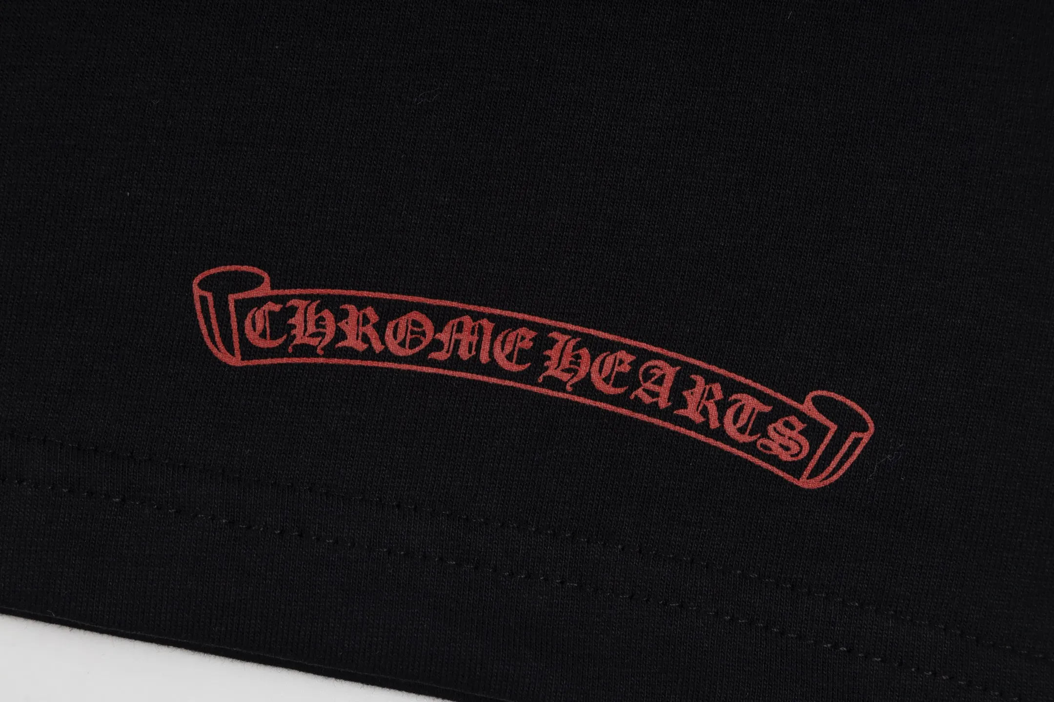 🅿️340 [Exclusive supply] CH Crow Heart Animation Printed Long Sleeve The fabric is made of 26-woven 200g cotton. Printing is very important here. The ink printing used in the original version is simply incapable of being restored by general printing factories. After running to many factories, the time paid off. The overall routing is straight and delicate, the fabric is comfortable and soft, and the color is consistent without color difference. It can be matched with the same style to create a fashionable look, control various occasions, customized accessories, complete three standards, the same style for men and women. Size:S/M/L